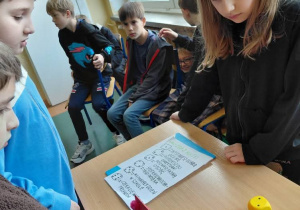 Wróżenie przy pomocy kostek.