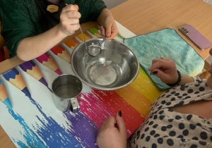 Wróżby z laniem wosku.