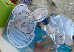 Kolorowa paczka słodyczy.