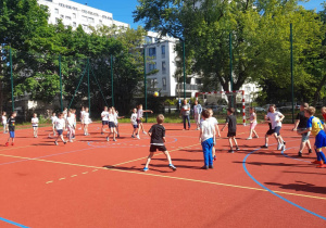 Konkurencje sportowe dzieci z klas młodszych.